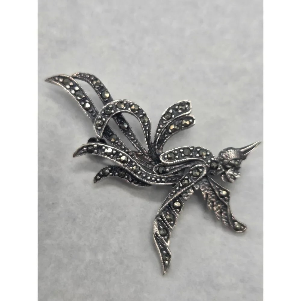 Vintage 925 silver & Maracasite bird Brooch